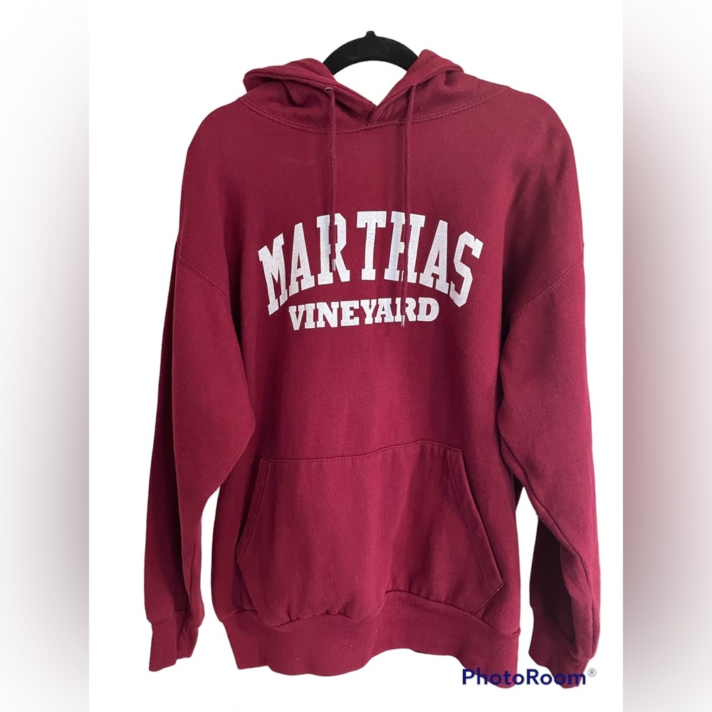 Men’s X-Large maroon hoodie sweatshirt. Martha’s Vineyard logo on front.